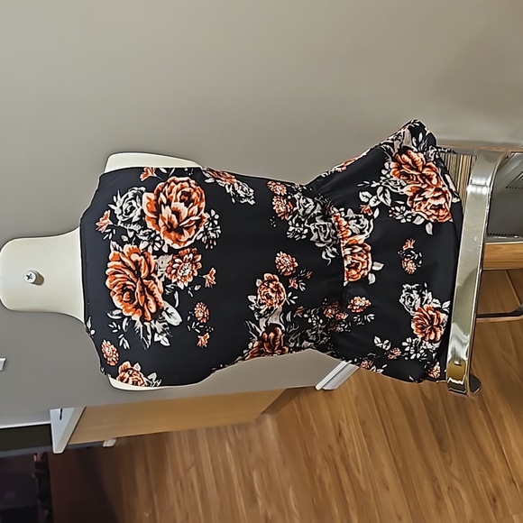 ★ 3 for $10 ★ Black Floral Tank - Picture 2 of 5